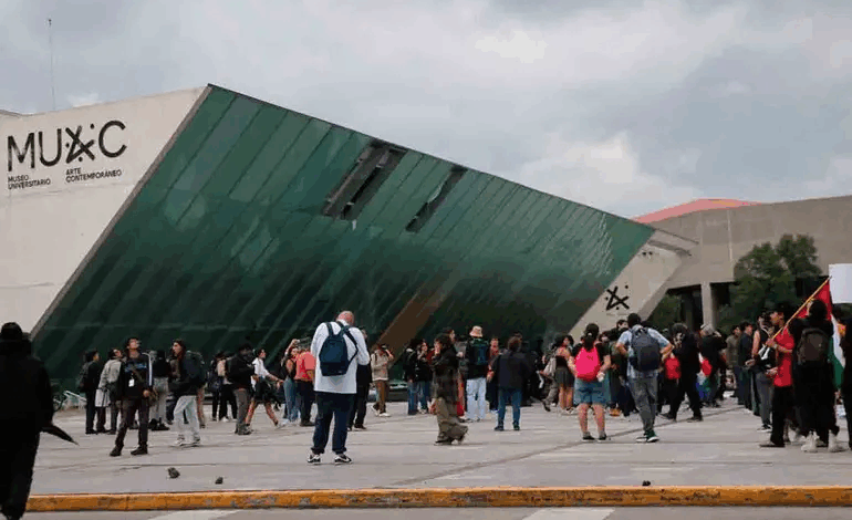 “Quemar libros es de fascistas”: Sheinbaum sobre violencia en la UNAM por marcha contra gentrificación