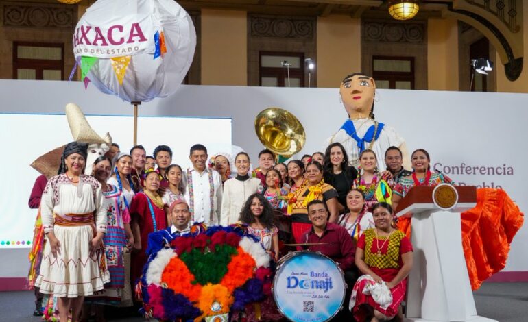 🎉 ¡Que viva Oaxaca! Guelaguetza 2025 llega a la mañanera con danza, cultura y solidaridad