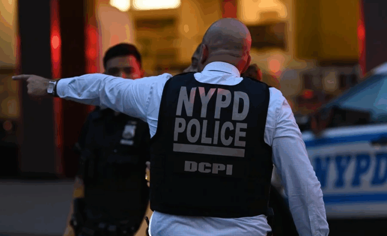Al menos cuatro muertos, entre ellos un policía, en un tiroteo en Nueva York