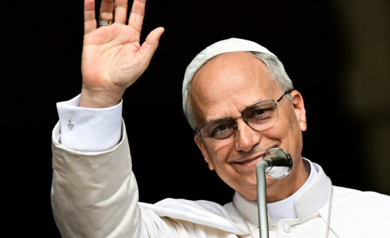 Papa León XIV revive tradición y celebra Ángelus en Castel Gandolfo