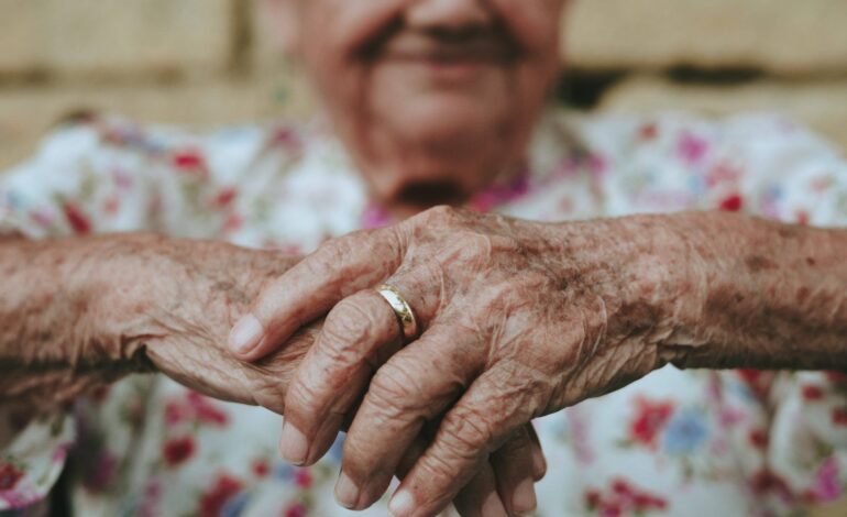 La fragilidad en la vejez puede ser heredable; de acuerdo con una nueva investigación