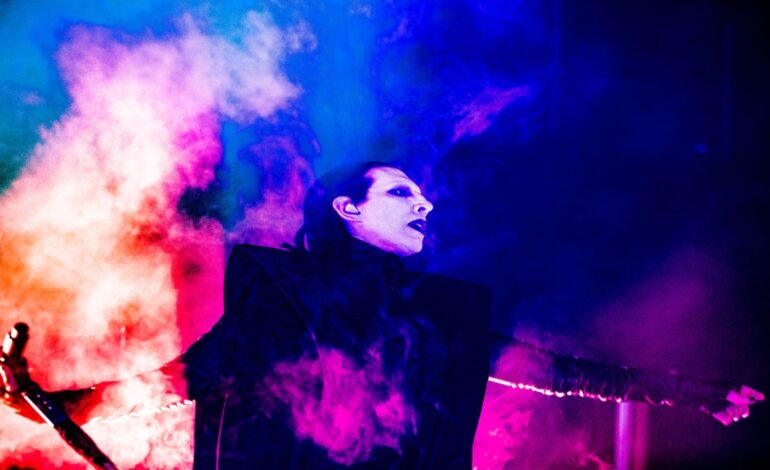 Crece la polémica por concierto de Marilyn Manson en SLP: entregan 6 mil firmas en su contra